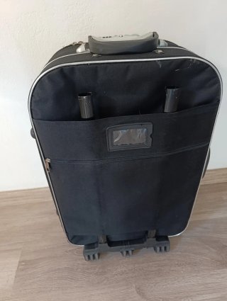 Maleta negra 64x42x25cm con ruedas
