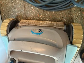 Limpiafondos Dolphin Z fun