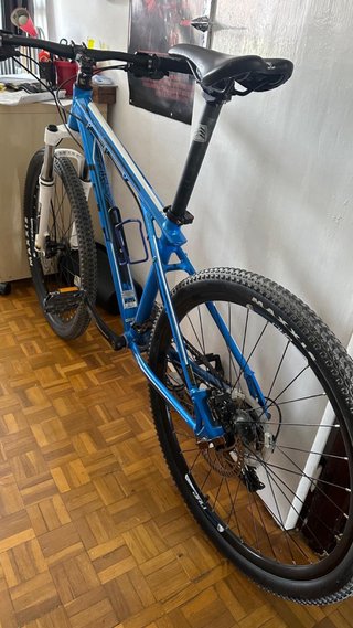 Bicicleta GT azul buen estado
