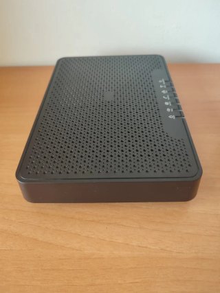 Router Livebox Fibra con accesorios