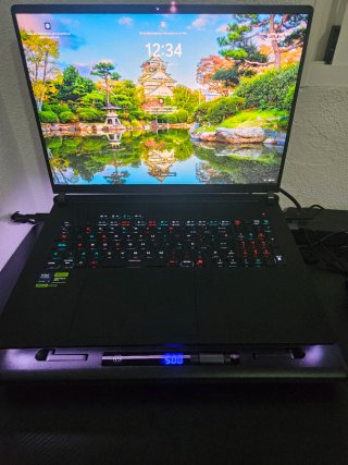 ASUS ROG Strix SCAR 18 RTX 5090+ Cascos+base refr.