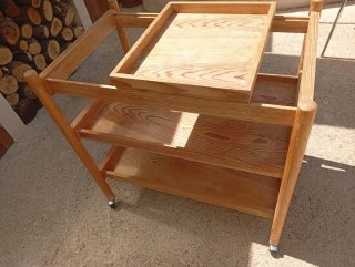 Mesilla camarera de madera