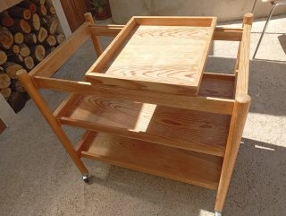 Mesilla camarera de madera