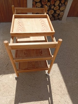 Mesilla camarera de madera