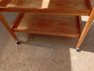 Mesilla camarera de madera