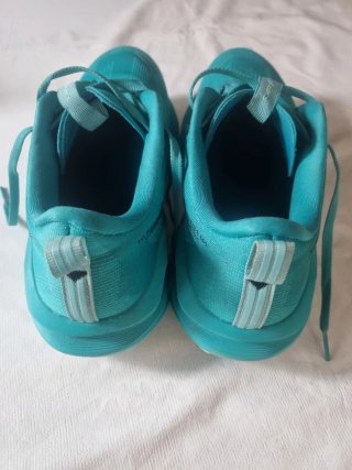 Zapatillas ASICS Novablast 5 Talla 43.5 Verdes