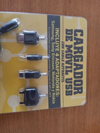 Cargador Móvil USB Retráctil + 4 Adaptadores
