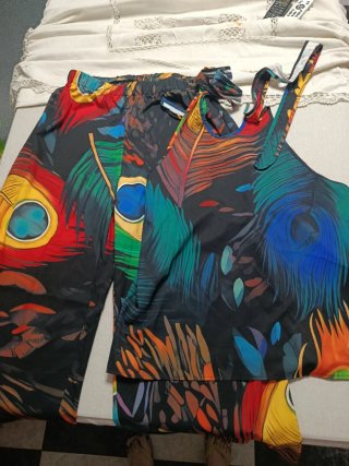 Conjunto mujer estampado plumas