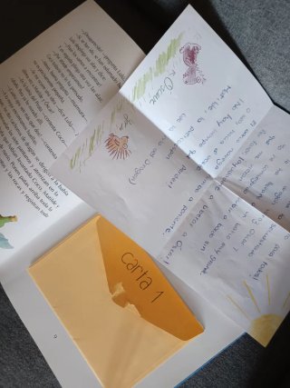 2 Libros con cartas dentro
