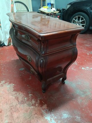 Cómoda antigua de madera