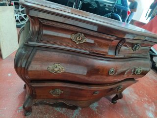Cómoda antigua de madera
