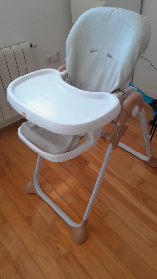 Trona infantil regulable y plegable
