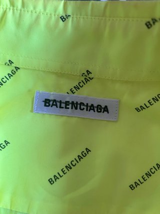 Camisa Balenciaga Neón Logo Allover Talla M