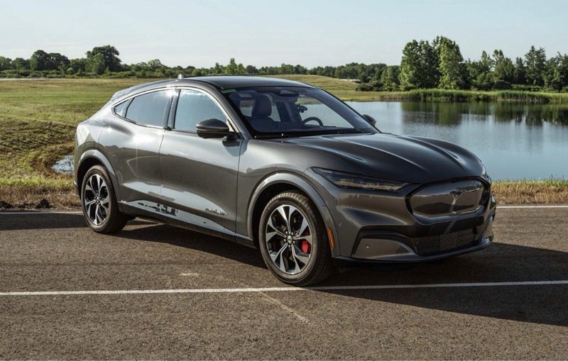 Ford Mustang Mach-E 2021 - foto 1