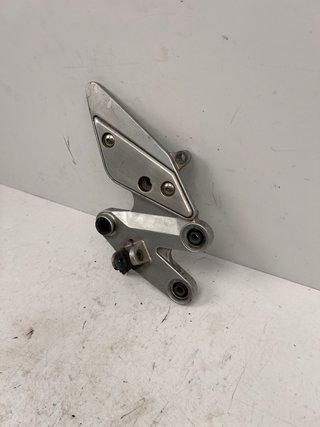 Soporte estribera Yamaha FZ6