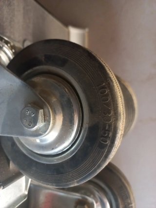 Ruedas giratorias metálicas con freno