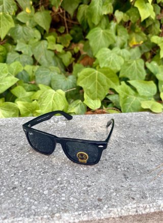 Occhiali Ray-Ban neri con custodia
