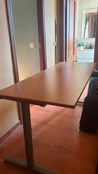 Escritorio madera amplio, buen estado