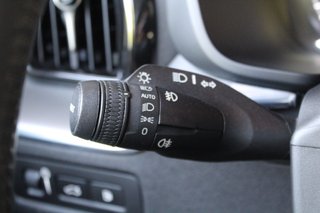 Volvo XC60 2.0 T8 AWD Business Plus Auto (2020)