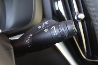 Volvo XC60 2.0 T8 AWD Business Plus Auto (2020)