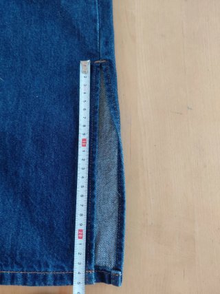 Falda vaquera Levi's azul midi. Talla 28