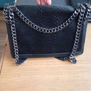 Bolso Zara Negro imita Piel Serpiente Cadena