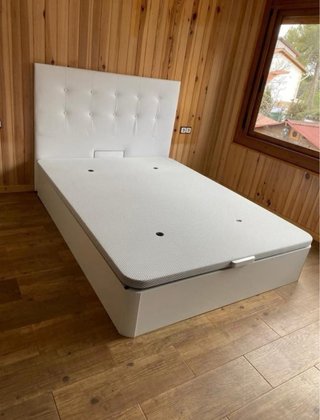 Canapé de madera y tela beige