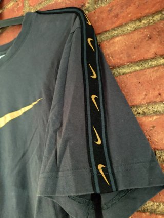 Camiseta Nike Swoosh Negra Talla M
