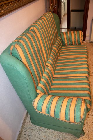 Sofá de 3 plazas con rayas verdes y amarillas