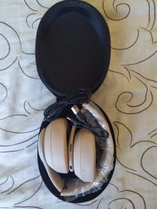 Beats Studio Pro x Kim Kardashian Rosa Beige