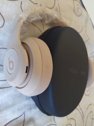 Beats Studio Pro x Kim Kardashian Rosa Beige