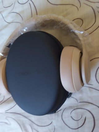 Beats Studio Pro x Kim Kardashian Rosa Beige
