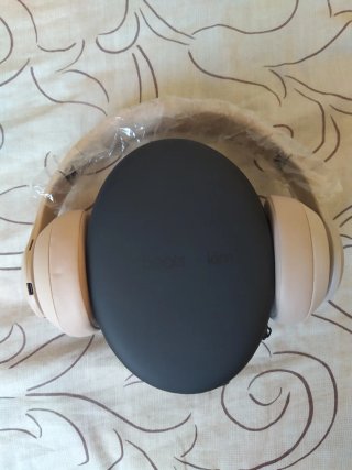 Beats Studio Pro x Kim Kardashian Rosa Beige