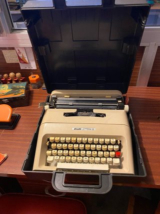 Máquina de escribir Olivetti Lettera 35