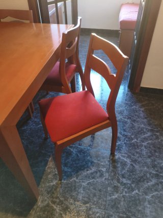 Mesa extensible y 4 sillas comedor