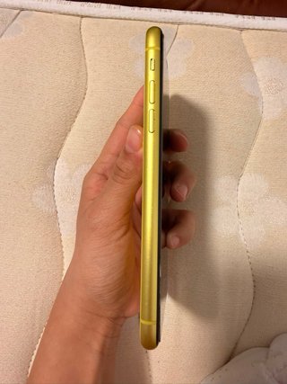 iPhone 11 Amarillo