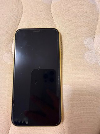 iPhone 11 Amarillo