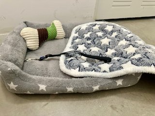 Cama tipo divan para perro pequeño y otras