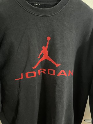 Sudadera Jordan Negra con Logo Rojo