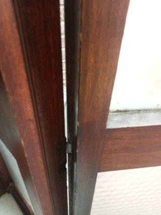 Puerta de madera con cristal