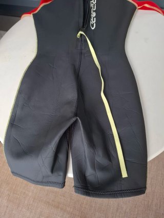 Traje de neopreno Tribord rojo y negro
