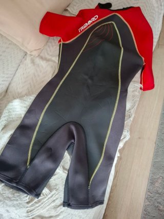 Traje de neopreno Tribord rojo y negro