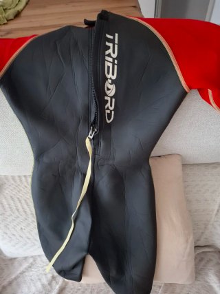 Traje de neopreno Tribord rojo y negro