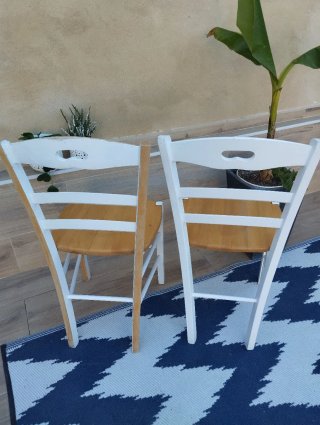 2 Sillas de madera y tela