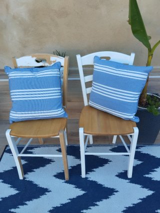 2 Sillas de madera y tela