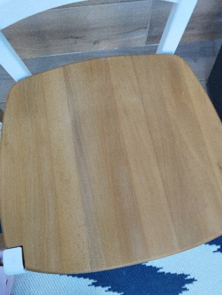 2 Sillas de madera y tela