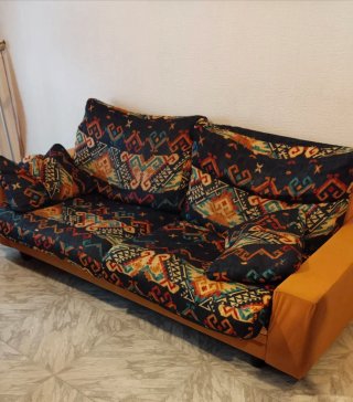 Sofá vintage estampado multicolor