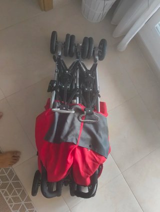 Silla de paseo gemelar Chicco roja