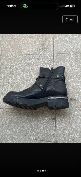 Stivali neri con borchie prezzo originale 70