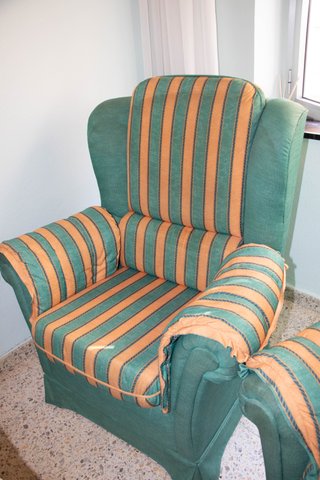 Dos sillones de tela a rayas